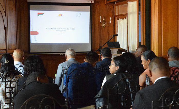 Les participants lors de la cérémonie de clôture du projet IDDS