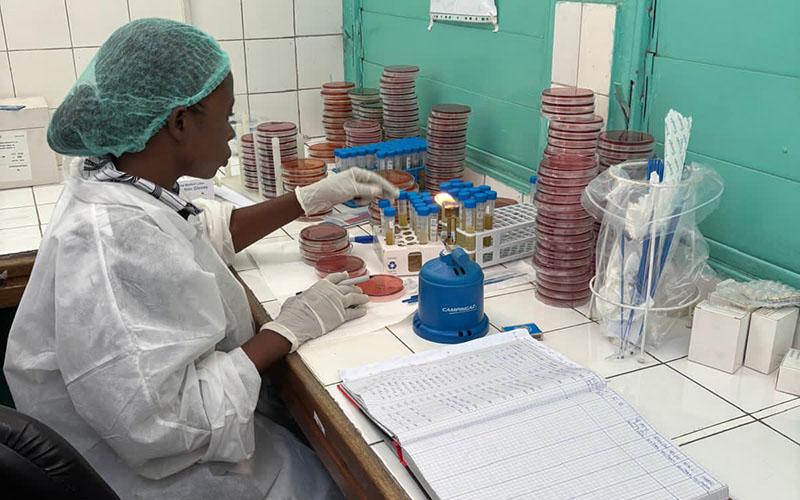  L’Institut National de Recherche Biomédicale tient un rôle de chef de file de la biologie médicale dans le pays.